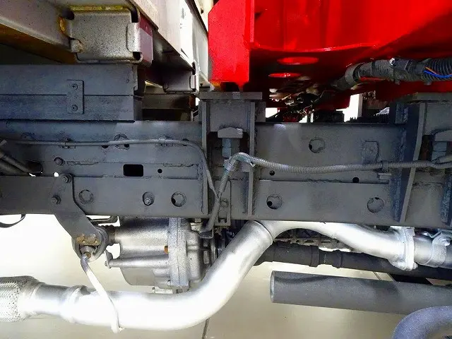 燃料タンク100L クレーン足場板2枚 シャーシは 錆止め/マフラー塗装 仕上げに力を入れています。|日野 デュトロ TKG-XZU695M(4WD)の写真41