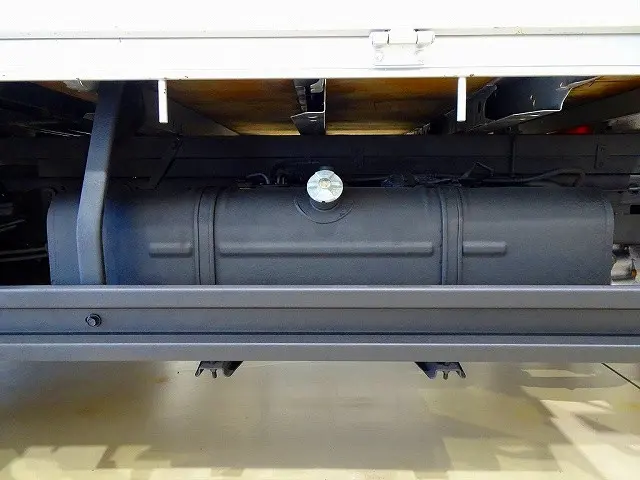 燃料タンク100L クレーン足場板2枚 シャーシは 錆止め/マフラー塗装 仕上げに力を入れています。|日野 デュトロ TKG-XZU695M(4WD)の写真42