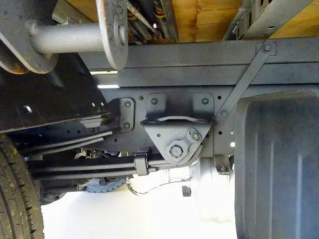 燃料タンク100L クレーン足場板2枚 シャーシは 錆止め/マフラー塗装 仕上げに力を入れています。|日野 デュトロ TKG-XZU695M(4WD)の写真43