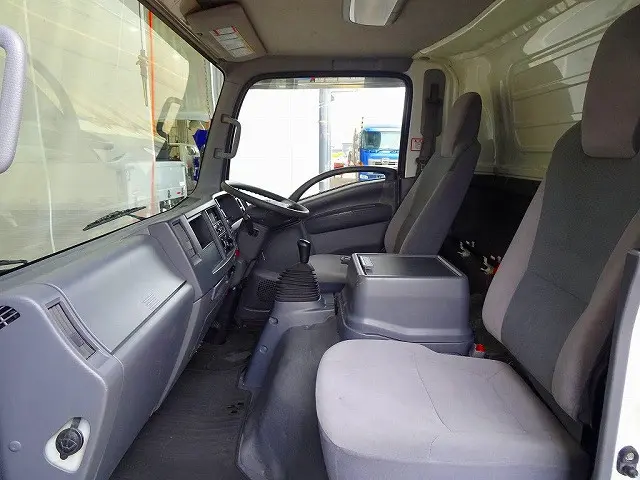 いすゞ エルフ TPG-NPR85YN(2WD)の写真12