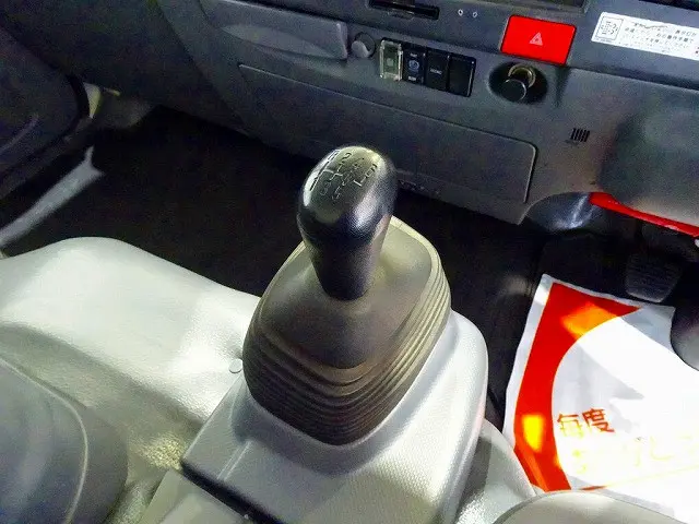 フロア6MT|いすゞ エルフ TPG-NPR85YN(2WD)の写真18