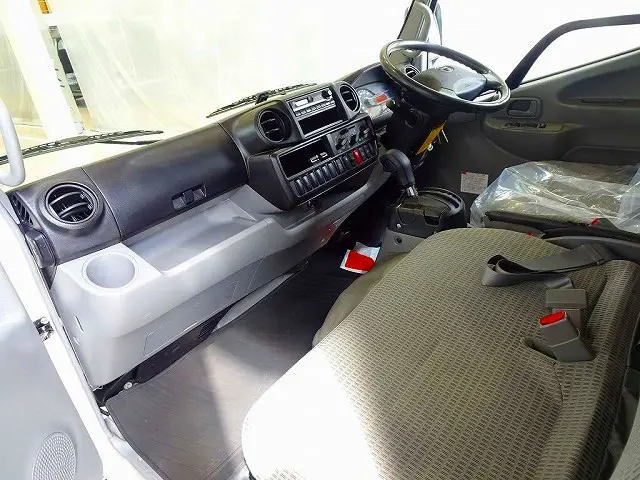 AC PS PW SRS ABS キーレス 左電格ミラー AM/FMラジオ ETC バックモニター ターボ 排気ブレーキ アイドリングストップ フォグランプ トラクションコントロール ハイルーフ|トヨタ トヨエース TKG-XZC645(2WD)の写真7