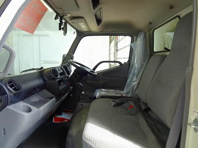 AC PS PW SRS ABS キーレス 左電格ミラー AM/FMラジオ ETC バックモニター ターボ 排気ブレーキ アイドリングストップ フォグランプ トラクションコントロール ハイルーフ|トヨタ トヨエース TKG-XZC645(2WD)の写真8