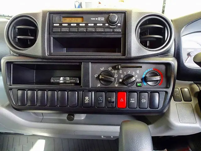 AC PS PW SRS ABS キーレス 左電格ミラー AM/FMラジオ ETC バックモニター ターボ 排気ブレーキ アイドリングストップ フォグランプ トラクションコントロール ハイルーフ|トヨタ トヨエース TKG-XZC645(2WD)の写真10