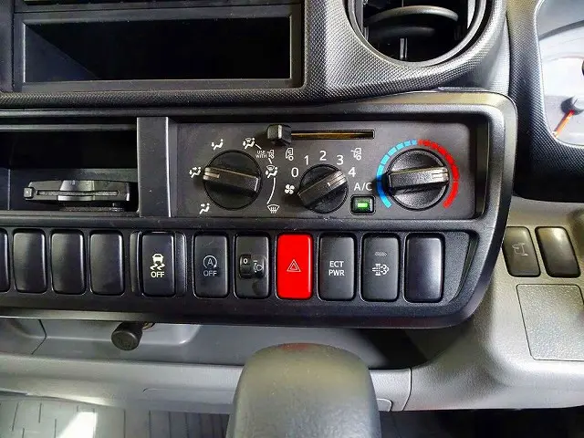 AC PS PW SRS ABS キーレス 左電格ミラー AM/FMラジオ ETC バックモニター ターボ 排気ブレーキ アイドリングストップ フォグランプ トラクションコントロール ハイルーフ|トヨタ トヨエース TKG-XZC645(2WD)の写真11