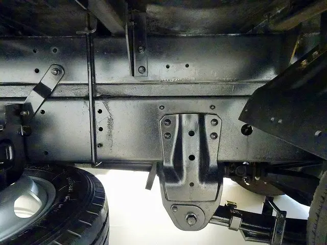 タイヤ止め2個 シャーシは 錆止め/マフラー塗装 仕上げに力を入れています。|トヨタ トヨエース TKG-XZC645(2WD)の写真34