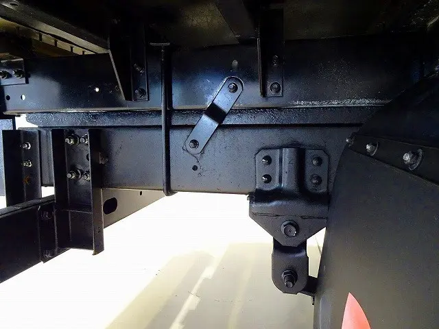 タイヤ止め2個 シャーシは 錆止め/マフラー塗装 仕上げに力を入れています。|トヨタ トヨエース TKG-XZC645(2WD)の写真41