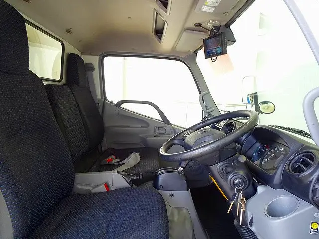 アイドリングストップ　トラクションコントロール　電動パーキングブレーキ　ハイルーフ|トヨタ ダイナ 2RG-XZU655(2WD)の写真6