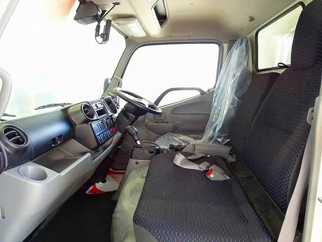 アイドリングストップ　トラクションコントロール　電動パーキングブレーキ　ハイルーフ|トヨタ ダイナ 2RG-XZU655(2WD)の写真8