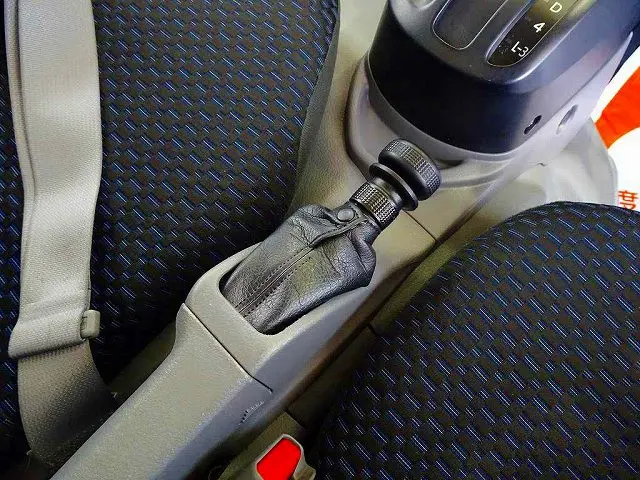 電動パーキングブレーキ|トヨタ ダイナ 2RG-XZU655(2WD)の写真15