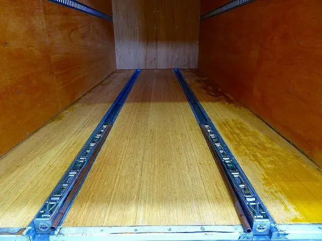 荷台内寸：450×177×210　トランテックス/V027G7201　リア観音扉　ラッシングレール1段(100cm)　ジョロダーレール2列/ジョロダー付　荷室灯2個|トヨタ ダイナ 2RG-XZU655(2WD)の写真24