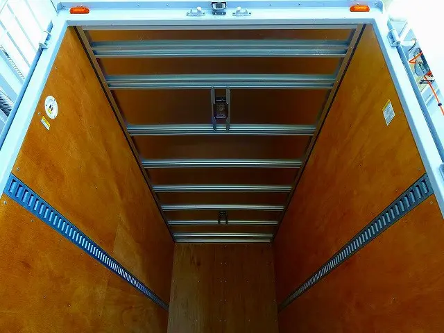 荷台内寸：450×177×210　トランテックス/V027G7201　リア観音扉　ラッシングレール1段(100cm)　ジョロダーレール2列/ジョロダー付　荷室灯2個|トヨタ ダイナ 2RG-XZU655(2WD)の写真25