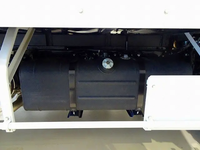 燃料タンク100L タイヤ止め2個 左右シャシリア3連タイヤチェーンフック 左シャシ中央工具箱|日野 デュトロ 2PG-XZU712M(2WD)の写真40