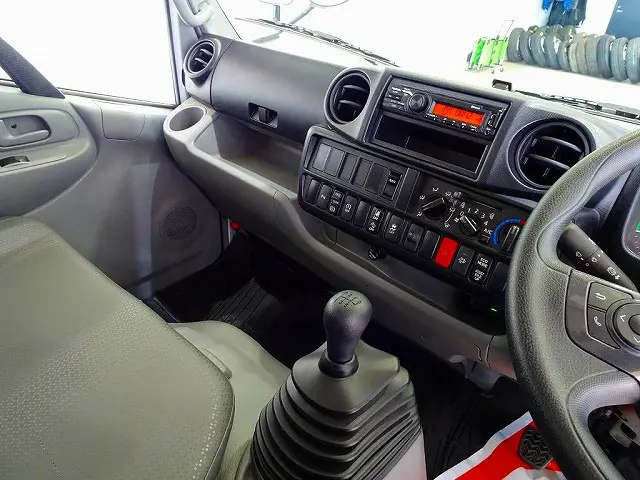 AC　PS　PW　SRS　ABS　キーフリー　AM/FMラジオ　ETC　ターボ　排気ブレーキ　坂道発進補助装置　車線逸脱警報装置　衝突被害軽減ブレーキ|トヨタ ダイナ 2RG-XZC645(2WD)の写真9