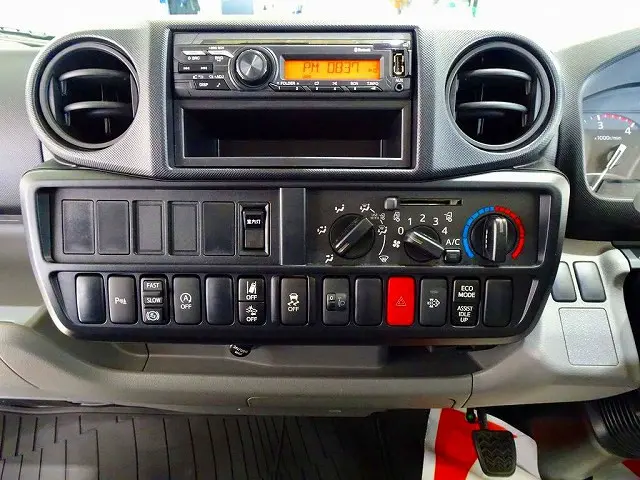 アイドリングストップ　トラクションコントロール　電動パーキングブレーキ　ハイルーフ　フロア6MT|トヨタ ダイナ 2RG-XZC645(2WD)の写真10