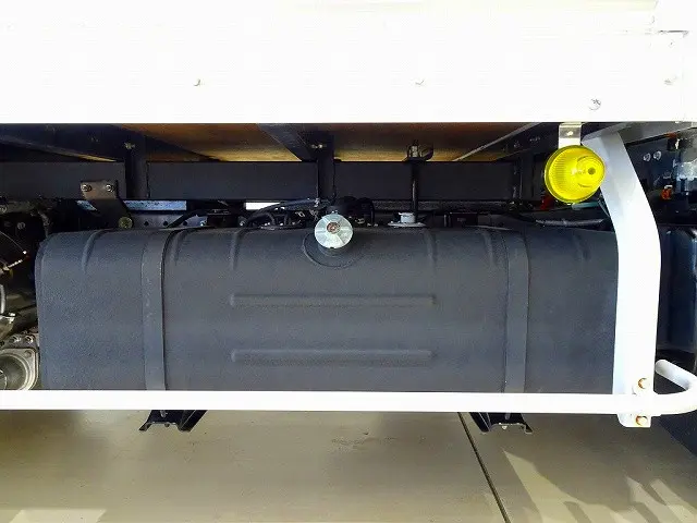 燃料タンク100L　左シャシリア工具箱　シャーシは 錆止め/マフラー塗装 仕上げに力を入れています。|トヨタ ダイナ 2RG-XZC645(2WD)の写真38