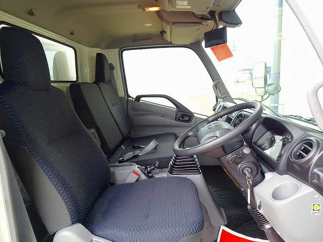 AC　PS　PW　SRS　ABS　集中ドアロック　左電格ミラー　AM/FM　バックモニター　ターボ　排気ブレーキ　ESスタート　車線逸脱警報装置　PCS　アイドリングストップ　フォグランプ　TRC|日野 デュトロ 2PG-XZU712M(2WD)の写真6