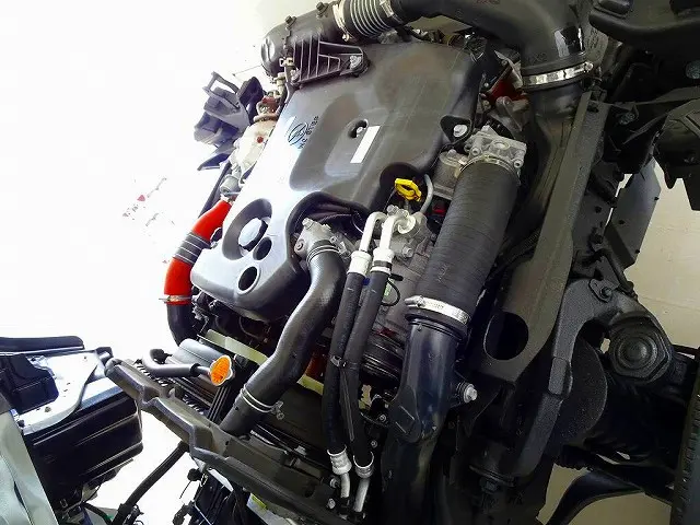 エンジンルーム|いすゞ エルフ TRG-NJR85A(2WD)の写真31