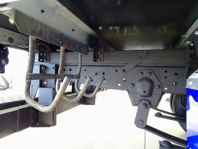 右シャシリア3連タイヤチェーンフック　シャーシは 錆止め/マフラー塗装 仕上げに力を入れています。|いすゞ エルフ TRG-NJR85A(2WD)の写真40