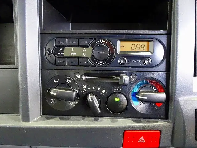 いすゞ エルフ TRG-NJR85A(2WD)の写真11