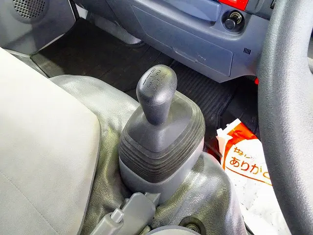 フロア5MT|いすゞ エルフ TRG-NJR85A(2WD)の写真16