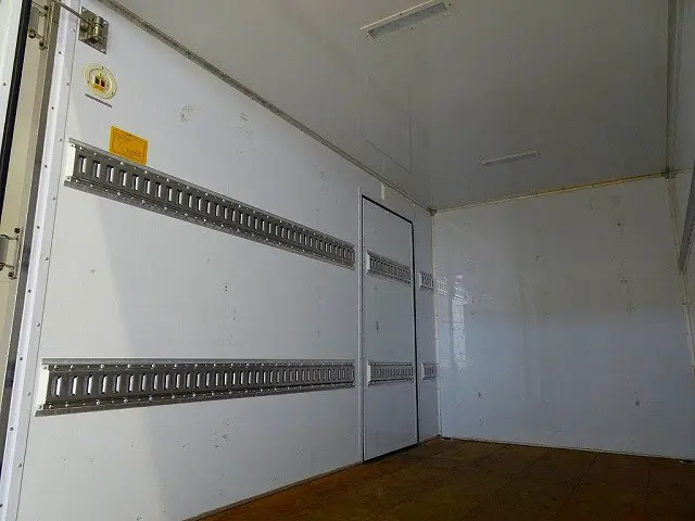 ステンレス製ラッシングレール2段(53cm/125cm)|いすゞ エルフ TRG-NJR85A(2WD)の写真25