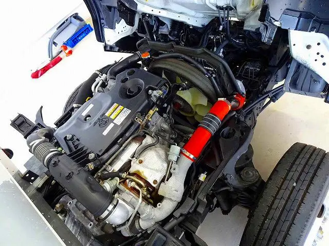 エンジンルーム|いすゞ エルフ TRG-NJR85A(2WD)の写真34