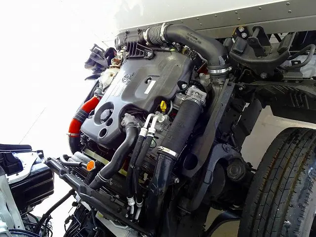 エンジンルーム|いすゞ エルフ TRG-NJR85A(2WD)の写真35