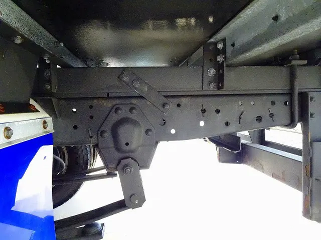 右シャシリア3連タイヤチェーンフック　シャーシは 錆止め/マフラー塗装 仕上げに力を入れています。|いすゞ エルフ TRG-NJR85A(2WD)の写真38