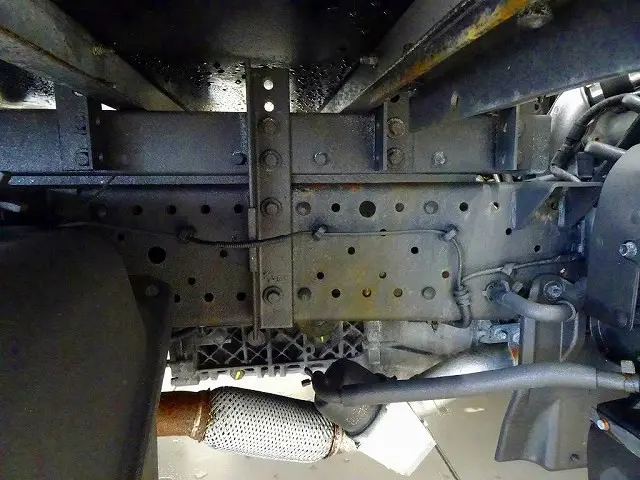 右シャシリア3連タイヤチェーンフック　シャーシは 錆止め/マフラー塗装 仕上げに力を入れています。|いすゞ エルフ TRG-NJR85A(2WD)の写真41