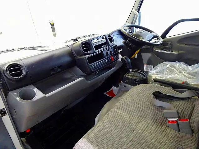 AC　PS　PW　SRS　ABS　集中ドアロック　左電格ミラー　AM/FMラジオ　ETC　バックモニター　ターボ　排気ブレーキ　アイドリングストップ　トラクションコントロール　ハイルーフ|日野 デュトロ TKG-XZC645M(2WD)の写真7