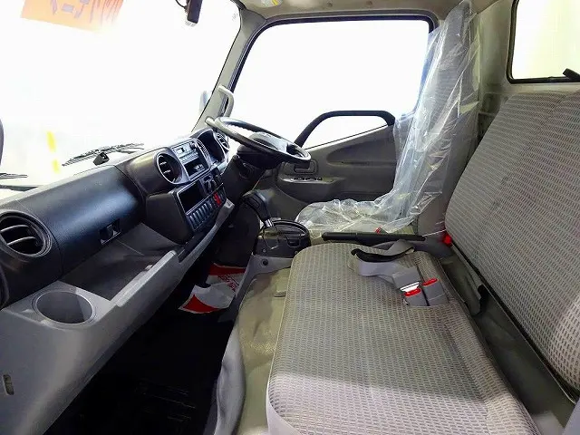 AC　PS　PW　SRS　ABS　集中ドアロック　左電格ミラー　AM/FMラジオ　ETC　バックモニター　ターボ　排気ブレーキ　アイドリングストップ　トラクションコントロール　ハイルーフ|日野 デュトロ TKG-XZC645M(2WD)の写真8