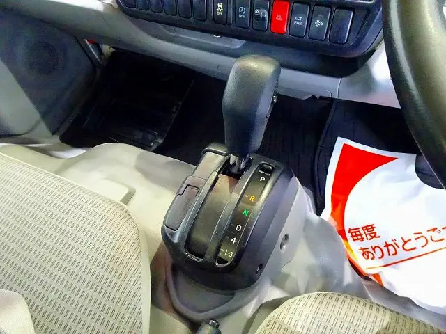フロアAT　2ペダル|日野 デュトロ TKG-XZC645M(2WD)の写真15