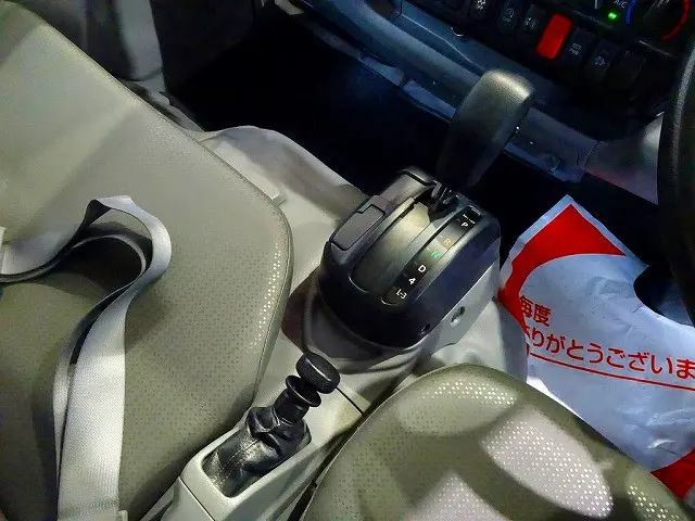 フロアAT　2ペダル　電動パーキングブレーキ|日野 デュトロ TKG-XZU655M(2WD)の写真15