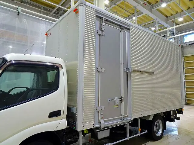 荷台内寸：452×184×225　リア上部跳ね上げ式/下部フルゲート1,000kg付　左サイドスライドドア　ラッシングレール2段(75cm/150cm)　荷室灯2個|日野 デュトロ TKG-XZU655M(2WD)の写真32