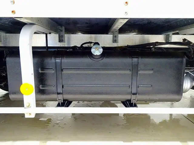 燃料タンク100L　シャーシは 錆止め/マフラー塗装 仕上げに力を入れています。|日野 デュトロ TKG-XZU655M(2WD)の写真44