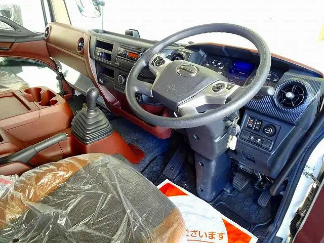 オートAC　PS　PW　SRS　ABS　集中ドアロック　左電格ミラー　エアサスシート/肘掛け　AM/FMラジオ　バックモニター　タコグラフ　アドブルー　ターボ　排気ブレーキ　フロア6MT|日野 レンジャー 2PG-FD2ABG(2WD)の写真5