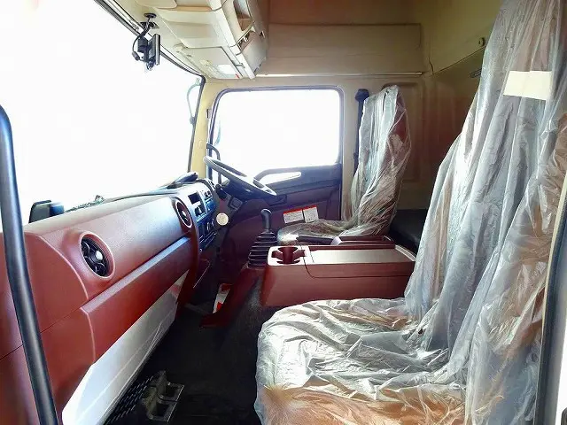 クルーズコントロール　坂道発進補助装置　車線逸脱警報装置　衝突被害軽減ブレーキ　アイドリングストップ　フォグランプ　トラクションコントロール　室内LED灯/カーテン　ハイルーフ　|日野 レンジャー 2PG-FD2ABG(2WD)の写真8