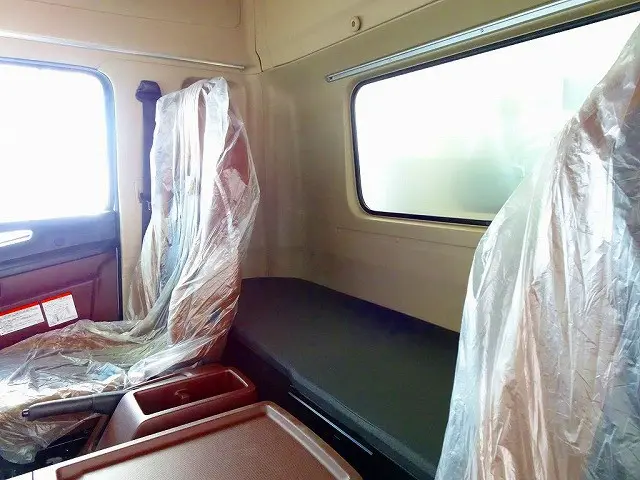 2人乗り　ワイドベッド付　室内LED灯/カーテン　ハイルーフ|日野 レンジャー 2PG-FD2ABG(2WD)の写真9