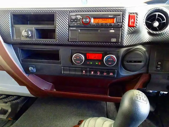 クルーズコントロール　坂道発進補助装置　車線逸脱警報装置　衝突被害軽減ブレーキ　アイドリングストップ　フォグランプ　トラクションコントロール　室内LED灯/カーテン　ハイルーフ　|日野 レンジャー 2PG-FD2ABG(2WD)の写真11