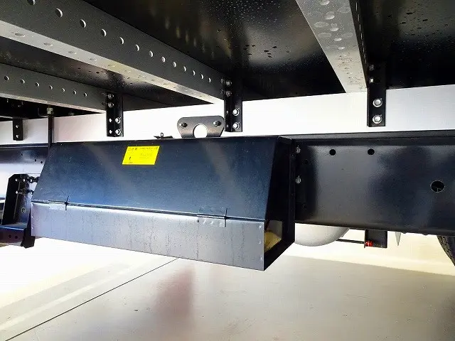 燃料タンク200L　タイヤ止め2個　アルミ製サイドガード　左シャシリア3連タイヤチェーンフック　右シャシリア工具箱|日野 レンジャー 2PG-FD2ABG(2WD)の写真48