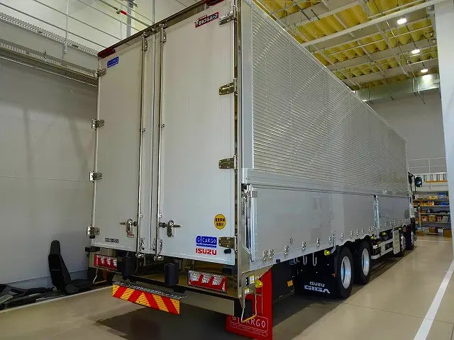 お問合せ管理No.G350　R7 ギガ 13.8t 4軸 アルミウイング リアエアサス 380ps 未使用車|いすゞ ギガ 2PG-CYJ77D(8x4)の写真3