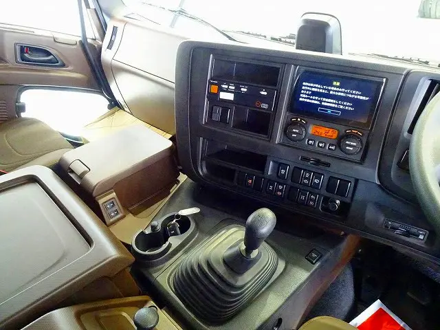 オートAC　PS　PW　SRS　ABS　キーフリー　左電格ミラー/ヒーター/ワイパー　Bluetooth Audio　ETC2.0　バックモニター　ドラレコ　タコグラフ　フロア7MT|いすゞ ギガ 2PG-CYJ77D(8x4)の写真10