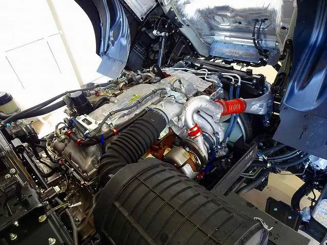 エンジンルーム|いすゞ ギガ 2PG-CYJ77D(8x4)の写真38