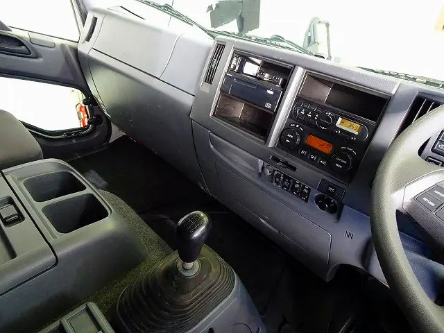 オートAC　PS　PW　SRS　ABS　キーレス　左電格ミラー/ヒーター/左右電動角度調整　エアサスシート　AM/FMラジオ　ETC　バックモニター　タコグラフ　フロア6MT|いすゞ フォワード 2RG-FRR90S2(2WD)の写真10