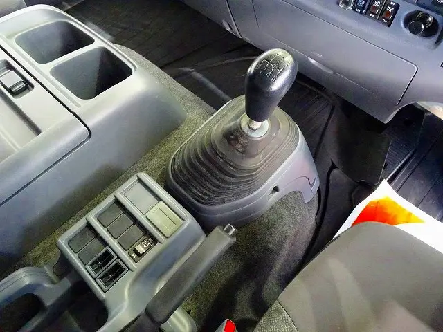 フロア6MT|いすゞ フォワード 2RG-FRR90S2(2WD)の写真17