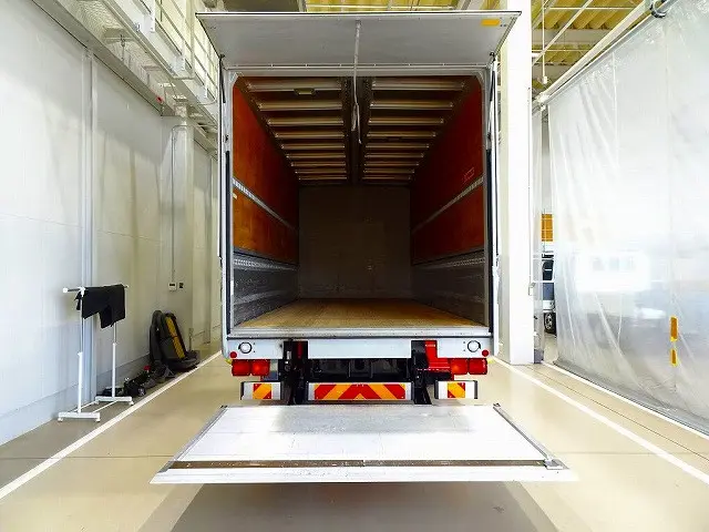 荷台内寸：626×241×240　日本フルハーフ/DMS　リア上部跳ね上げ式/下部フルゲート付　床フック8対　ラッシングレール2段(61cm/140cm)　荷室LED灯3個　PG/1,000kg付|いすゞ フォワード 2RG-FRR90S2(2WD)の写真22