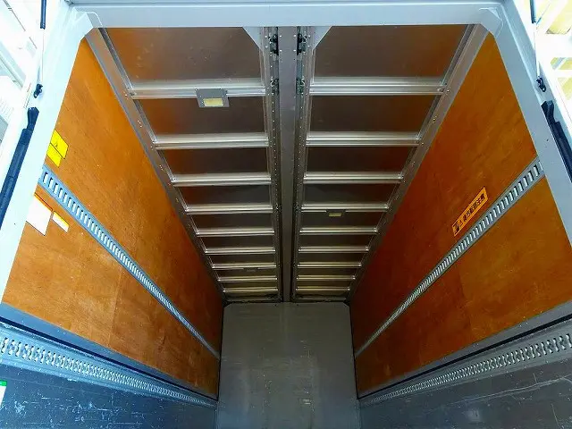 荷台内寸：626×241×240　日本フルハーフ/DMS　リア上部跳ね上げ式/下部フルゲート付　床フック8対　ラッシングレール2段(61cm/140cm)　荷室LED灯3個　PG/1,000kg付|いすゞ フォワード 2RG-FRR90S2(2WD)の写真25