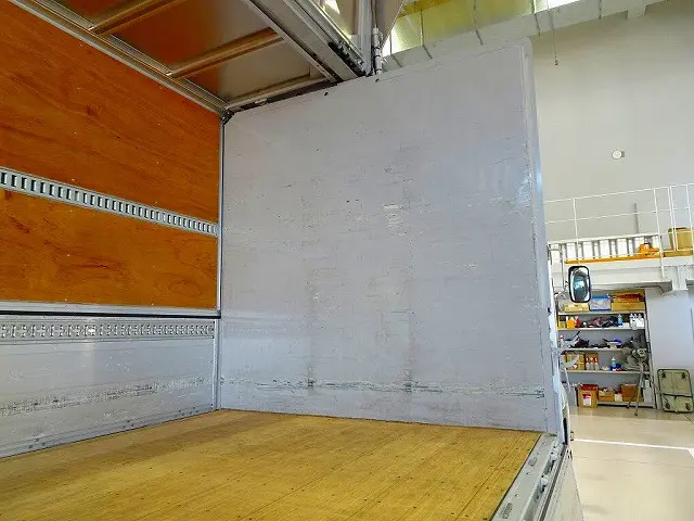 荷台内寸：626×241×240　日本フルハーフ/DMS　リア上部跳ね上げ式/下部フルゲート付　床フック8対　ラッシングレール2段(61cm/140cm)　荷室LED灯3個　PG/1,000kg付|いすゞ フォワード 2RG-FRR90S2(2WD)の写真32