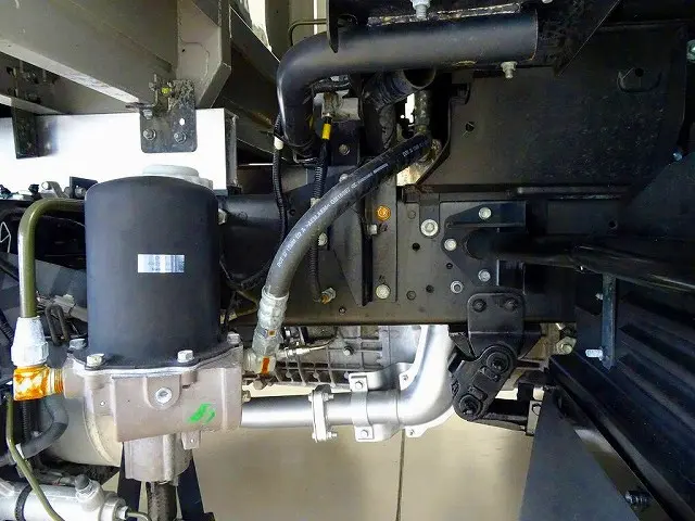 シャーシは 錆止め/マフラー塗装 仕上げに力を入れています。|いすゞ フォワード 2RG-FRR90S2(2WD)の写真47